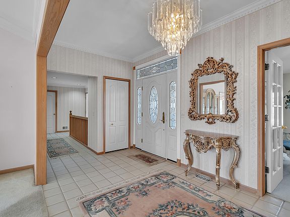 4th image of 9082 Stone Hollow Ct