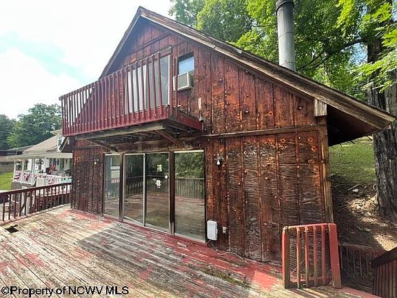 18th image of 564 Maple Lake Rd