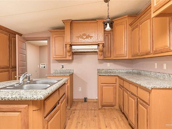 4th image of 7302 Sequoia