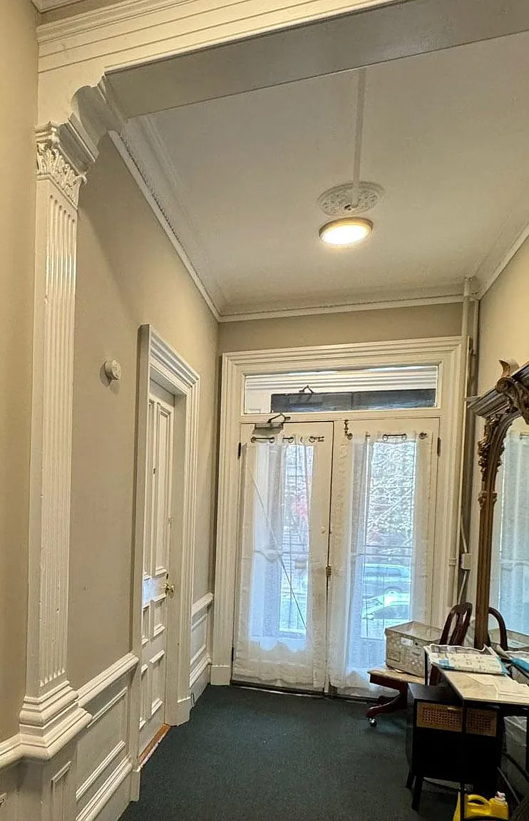 Studio, 300 sqft, $2,550 — Photo 4