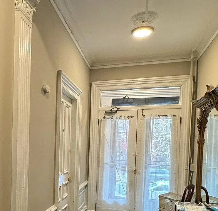 Building entrance, the unit is on the right as we enter (on the left on this photo)