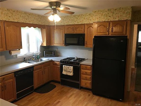 3rd image of 2715 Cresmont Ave