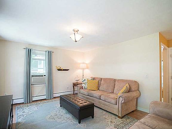 3rd image of 8 Jameson Dr