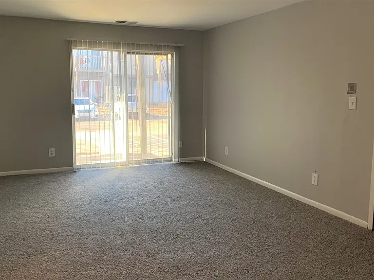 Garden Pointe Apartments — Photo 34