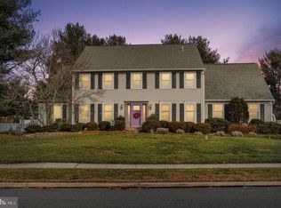 720 Fox Hollow Dr, Yardley, PA 19067