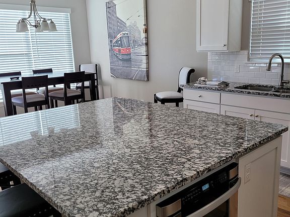 5th image of 3907 Mistletoe Ave