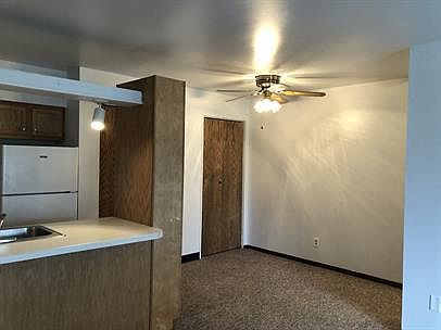3rd image of 420 W Jackson St APT 203