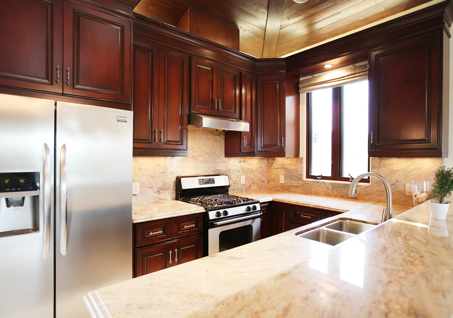 Luxury 3 bed 3 bath home available for rent in Malibu! — Photo 2