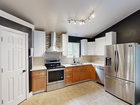 4th image of 3437 Santa Fe Avenue