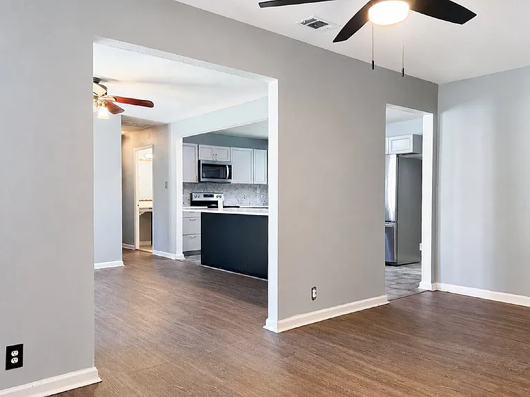 1621 Cloverdale Dr — Photo 6