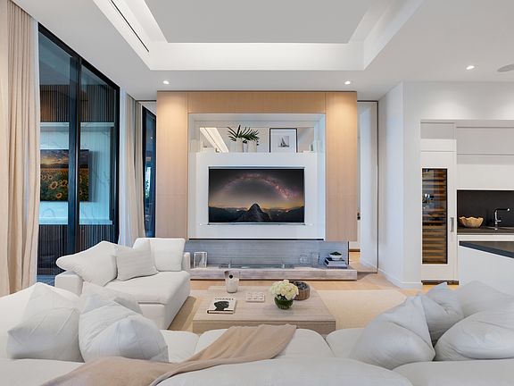 4th image of 6800 Fisher Island Dr #6811