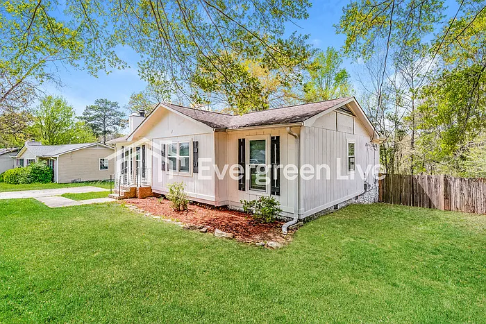 3 bed, 2.0 bath, 1242 sqft, $1,295 — Photo 2