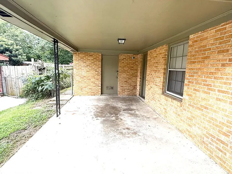 2726 Green Oaks Dr — Photo 9