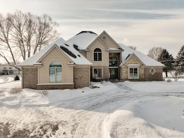 3969 Klais Dr, Clarkston, MI 48348