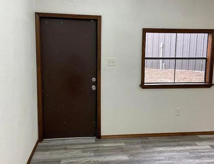 143 Edgehill Dr — Photo 2