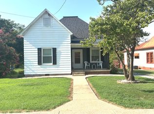 410 E Locust St, Harrisburg, IL 62946