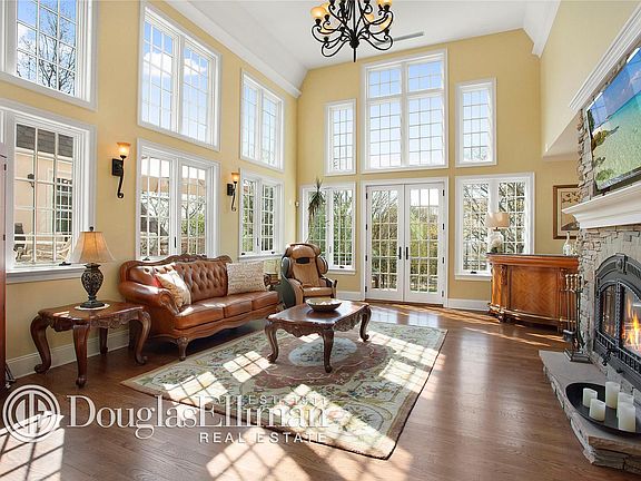 3rd image of 22 Bell Cir