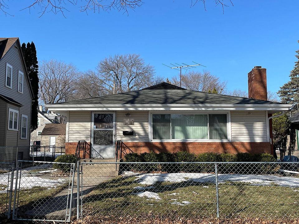 1st image of 3935 Queen Ave N