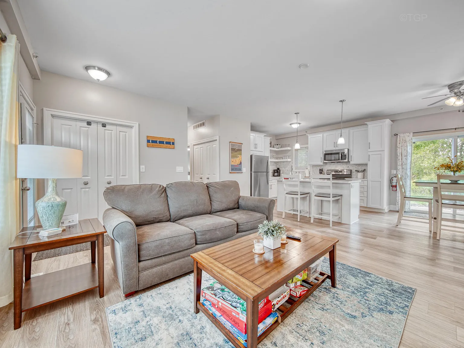 2 bed, 2.0 bath, 1125 sqft, $1,650 — Photo 3