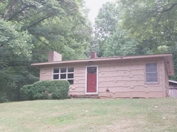 445 Swanson Dr SW, Lenoir, NC 28645
