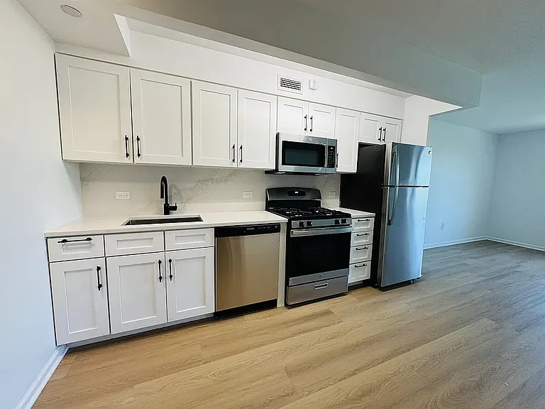 218 Myrtle Ave #3D — Photo 1