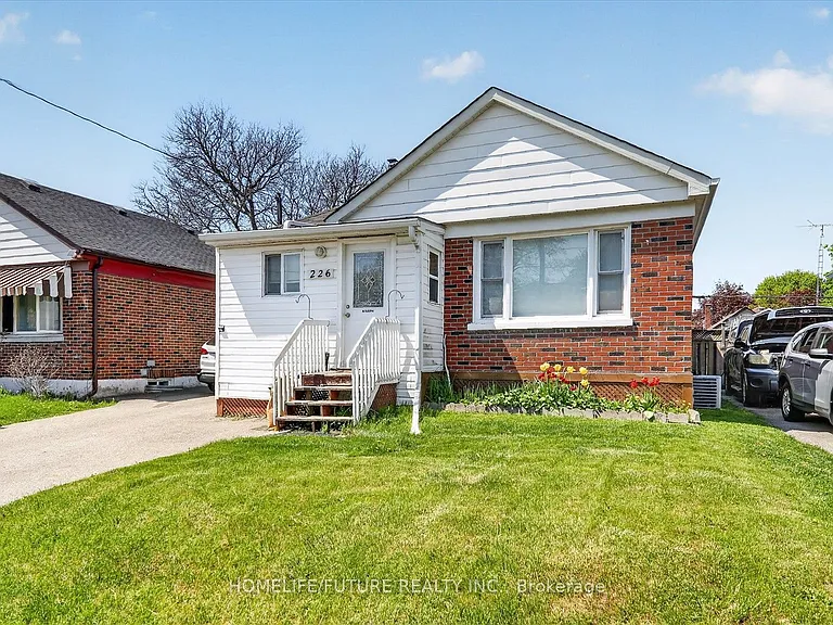 226 Wilson Rd S — Photo 2