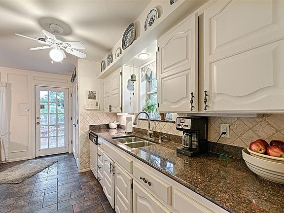 4th image of 2533 Patricia Ln