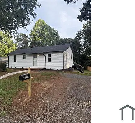 3 bed, 936 sqft, $1,599 — Photo 1