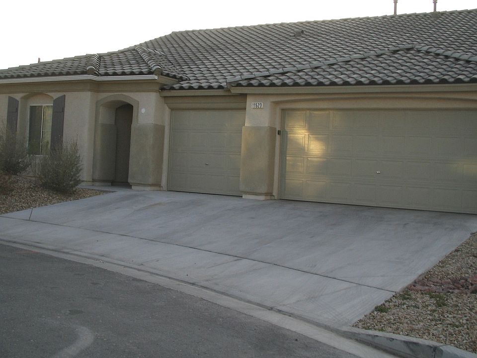 1st image of 11523 Fabiano St