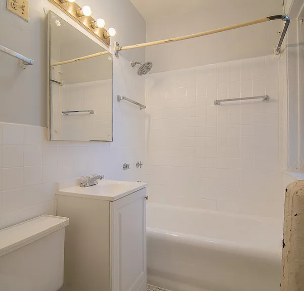 6055 N Hermitage Ave #1 — Photo 3