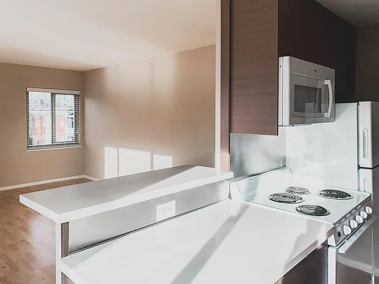 Park Tower Apartments — Photo 26