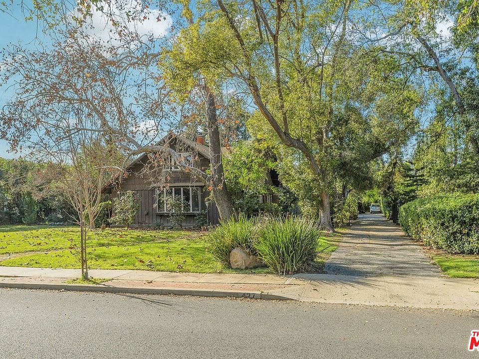 1st image of 427 Country Club Dr