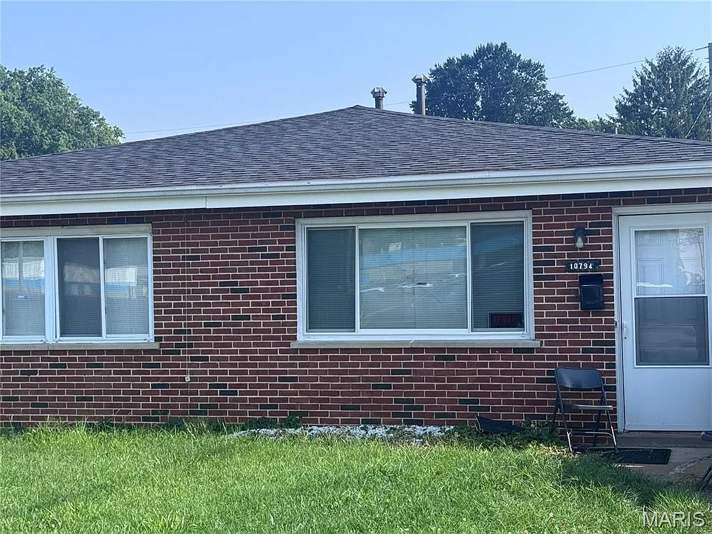 2 bed, 1.0 bath, 800 sqft, $1,325 — Photo 1
