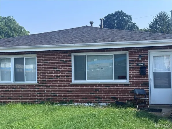 10794 Tropic Dr, Saint Ann, MO 63074