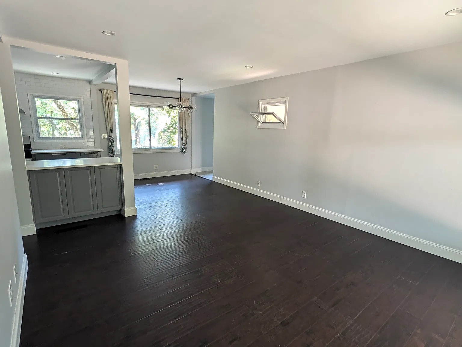 3 bed, 1000 sqft, $2,200 — Photo 3