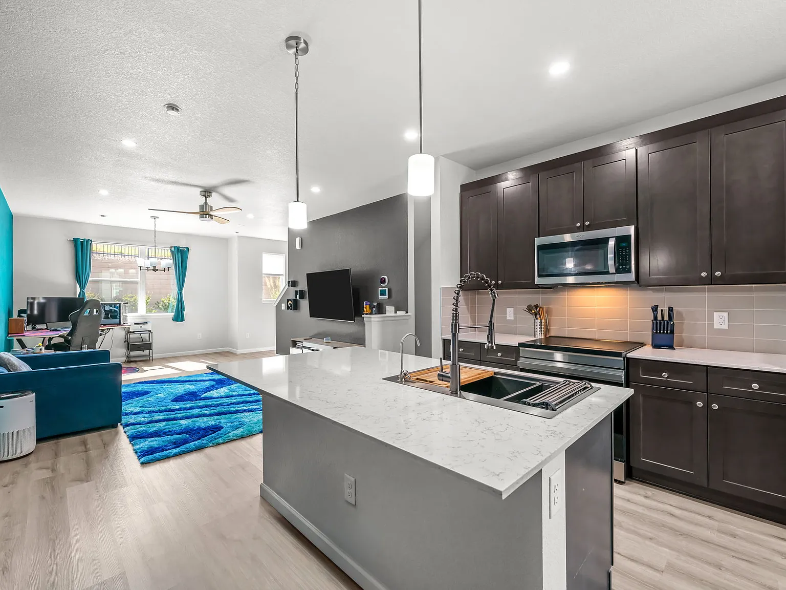 2 bed, 2.5 bath, 1302 sqft, $2,800 — Photo 1