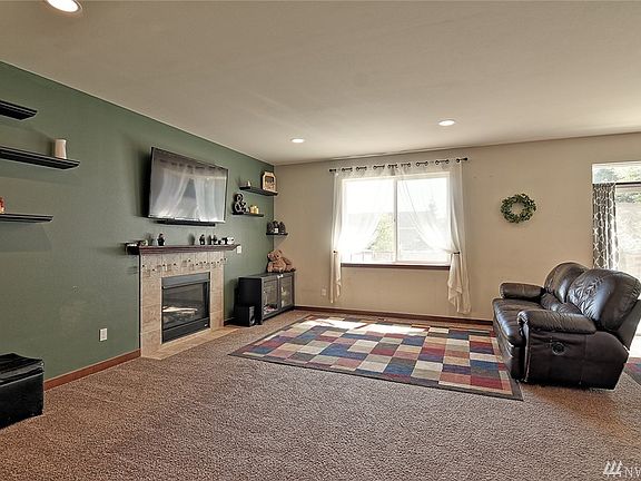 3rd image of 3518 120th St NE