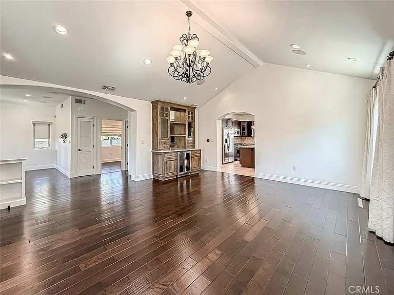 5960 Balcom Ave — Photo 6