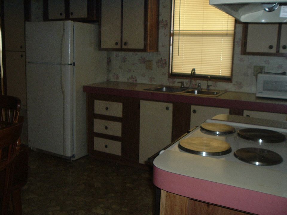 2nd image of 16 Scarlet Way