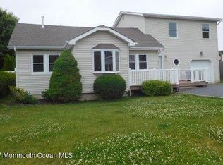 1806 Melville St, Oakhurst, NJ 07755