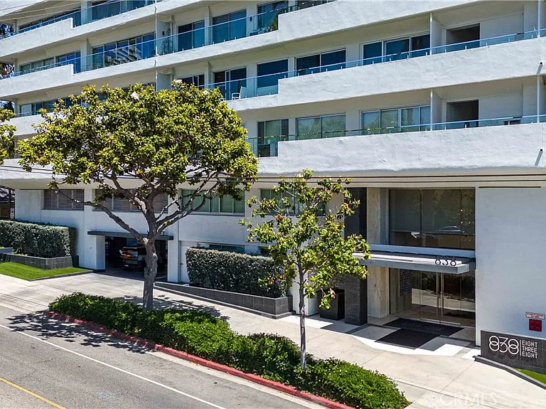838 N Doheny Dr #505 — Photo 32