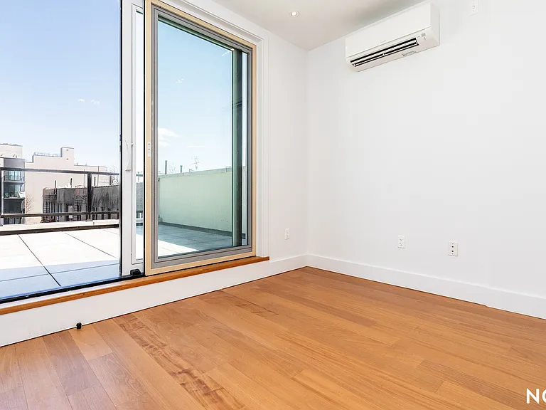 675 E 32nd St #26 — Photo 5