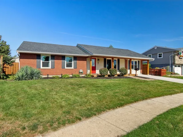 4 Larsen Cir, Romeoville, IL 60446