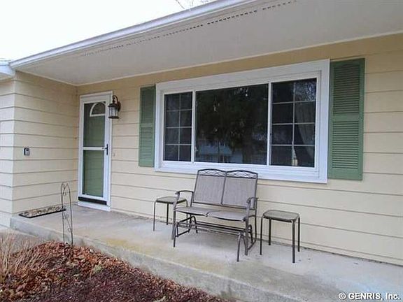4th image of 22 Holiday Ln