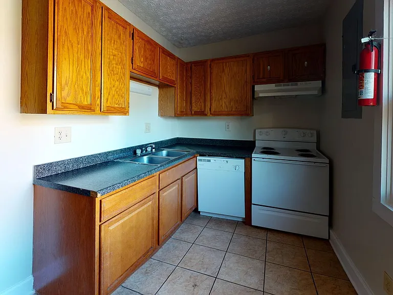 1363 Indianola Ave — Photo 3