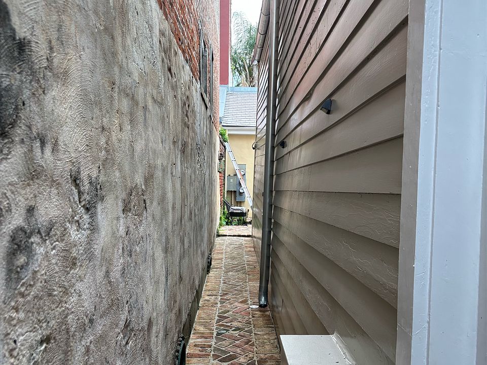 1st image of 522 Dauphine St