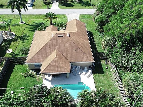 2nd image of 1709 SE North Buttonwood Dr