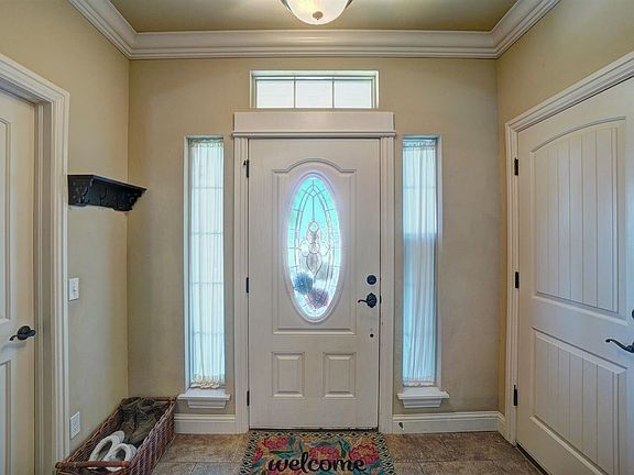4th image of 2107 SW Edinburough Dr