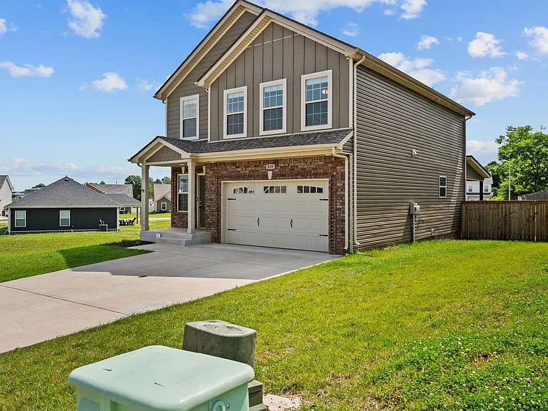 839 Lillian Grace Dr — Photo 2
