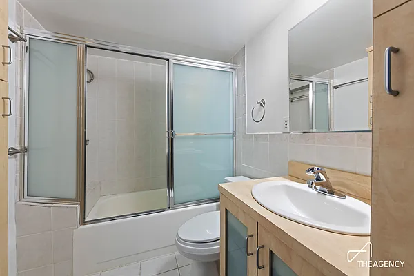 ロンドナー The Level Club Condo at 253 West 73rd Street in Upper West